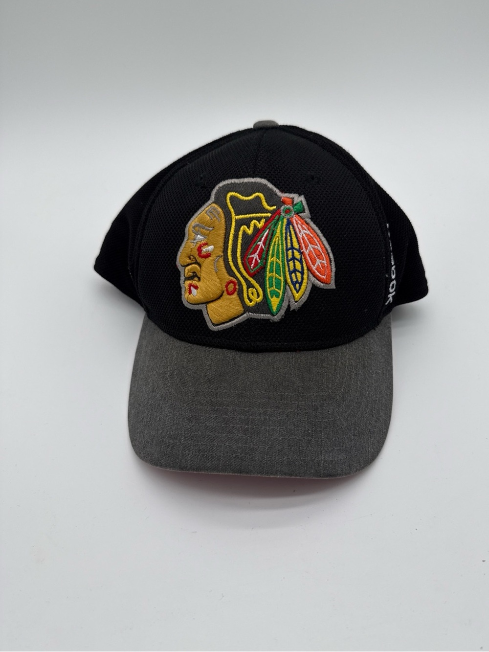 Chicago Blackhawks NHL Hat Reebok Center Ice Gray Black Flex Fit Cap- Size L/XL